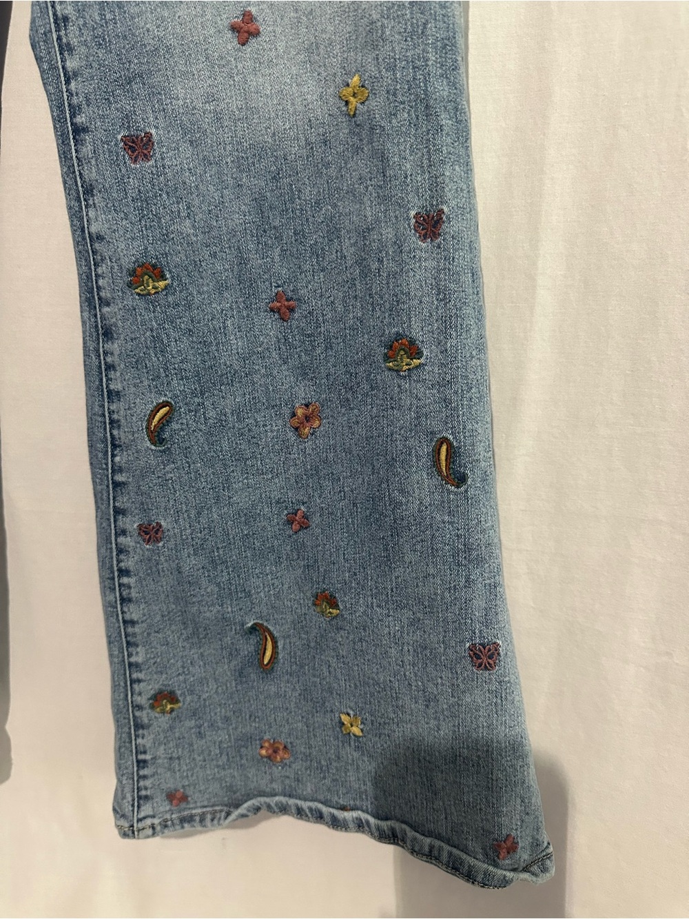Jessica Simpson Daisy Embroidered Flare Jeans Women's Size 16 Boho Y2K Denim - Picture 3 of 5